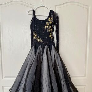 Women’s Long-sleeved Smooth Ballroom Dance Dress (brand new, black and gold, S)